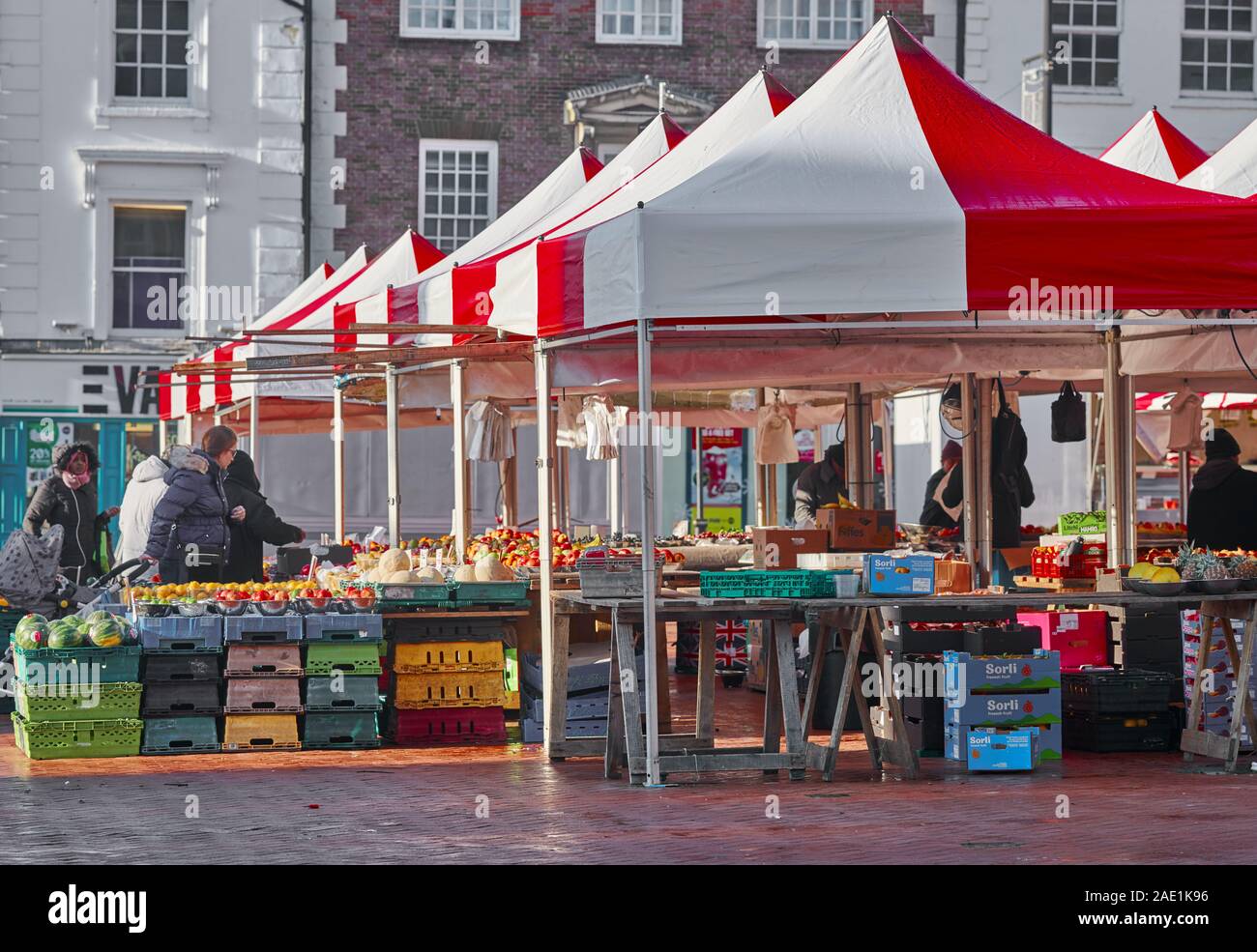 Stalls and shoppers at market day hires stock photography and images