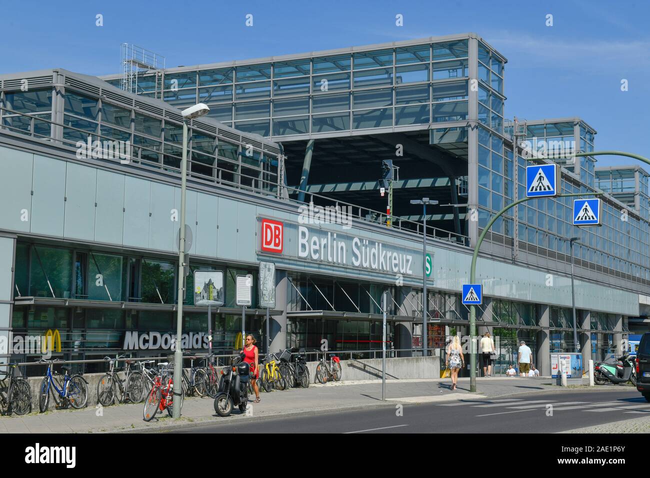 Bahnhof berlin sudkreuz hi-res stock photography and images - Alamy
