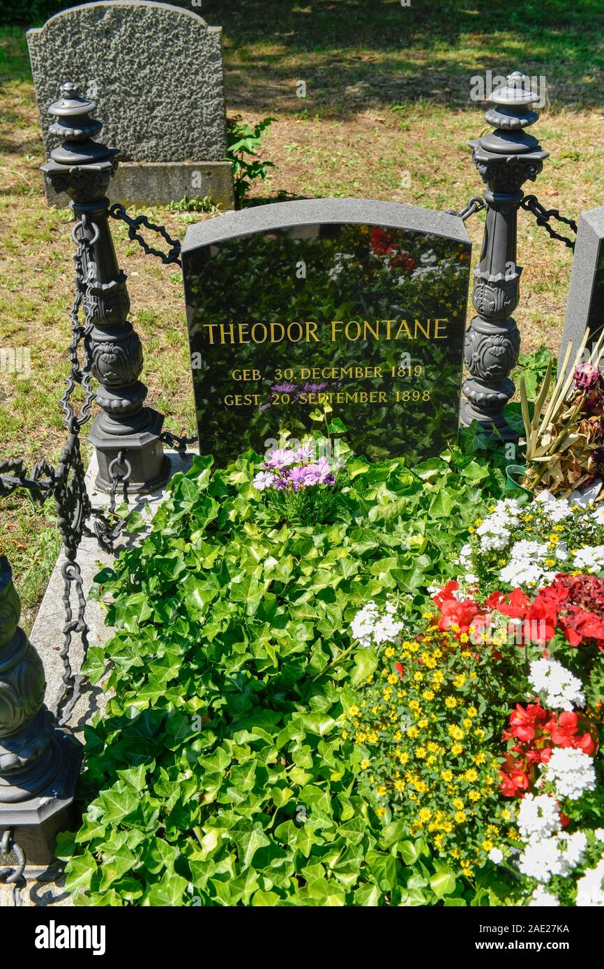 Grab Theodor Fontane, Friedhof II der Französisch-Reformierten Gemeinde, Liesenstraße, Chausseestraße, Mitte, Berlin, Deutschland Stock Photo