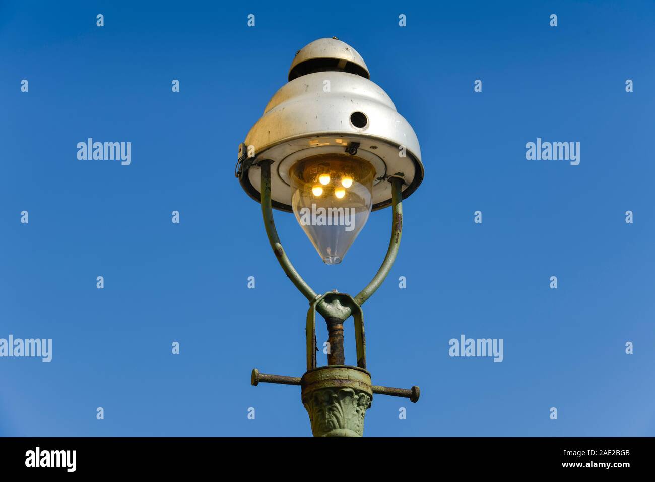 Alte laterne hi-res stock photography and images - Alamy