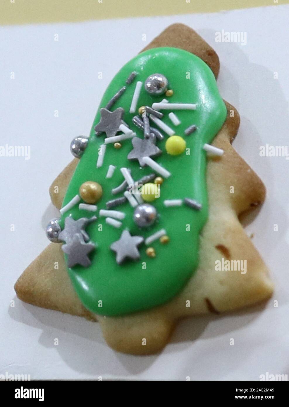 A Christmas cookie decorated by Liberal Democrat Leader Jo Swinson during a visit to the Parkview Community Playgroup, Hiltingbury Community Centre in Hampshire, while on the General Election campaign trail. Stock Photo