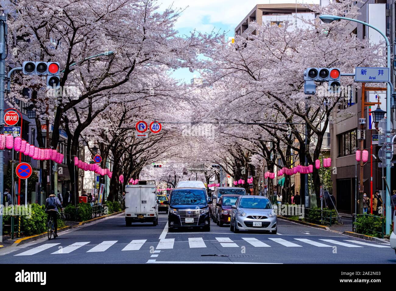 Foto de Sistemas De Estacionamento De Carro Automático Permitem Otimizar  Espaço Em Cidades Lotadas No Distrito De Shinagawa Tóquio Japão e mais  fotos de stock de Estacionamento - iStock