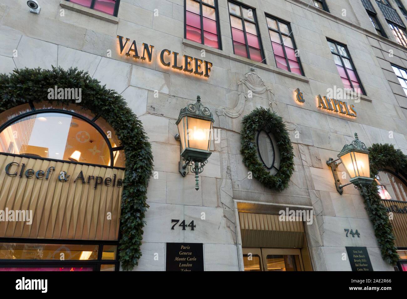 Van Cleef & Arpels Jewelry Store on Fifth Avenue is decorated for the  Holiday Season, NYC Stock Photo - Alamy