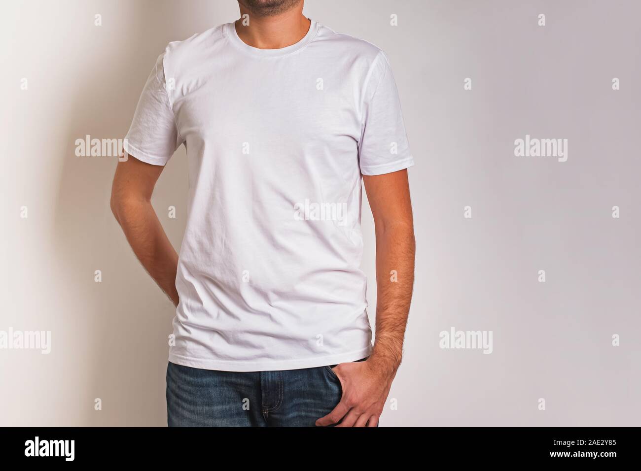 Man in jeans and t shirt hi-res stock photography and images - Alamy