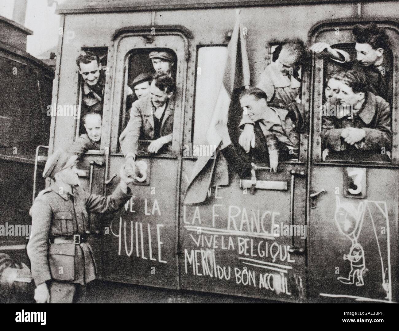 After the German defeat, French prisoners were released. In passing through Brussels, they thank the Red Cross staff for the welcome they received. Stock Photo