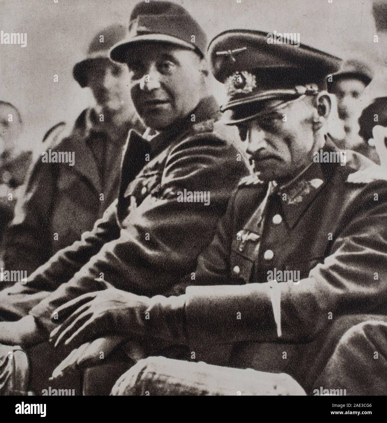 General Kurt Dietmar surrenders. The one who was the military commentator of the German radio throughout the war, went to the 30th division of the 9th Stock Photo