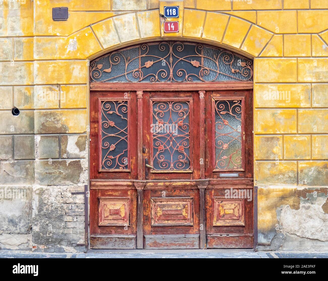 Lattice door hi-res stock photography and images - Alamy