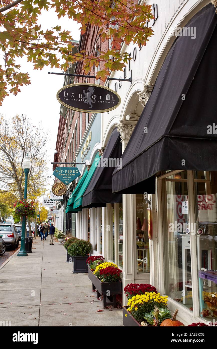 Woodstock, Vermont - September 30th, 2019: Small shops and restaurants on a  cool Fall day in the historic New England town of Woodstock Stock Photo -  Alamy