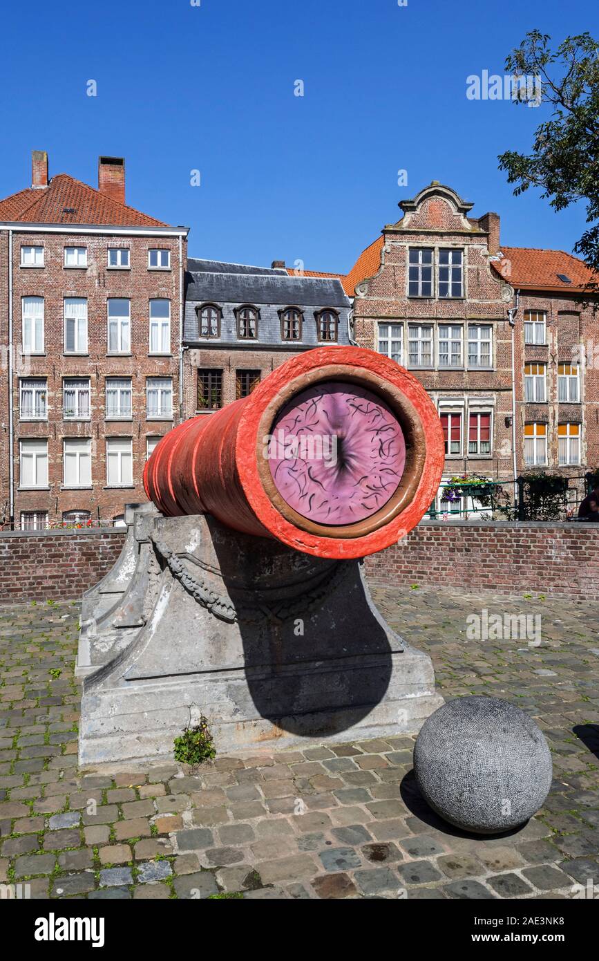 The medieval red cannon Dulle Griet / Mad Meg, 15th century wrought-iron bombard, large-calibre gun in the city Ghent / Gent, East Flanders, Belgium Stock Photo