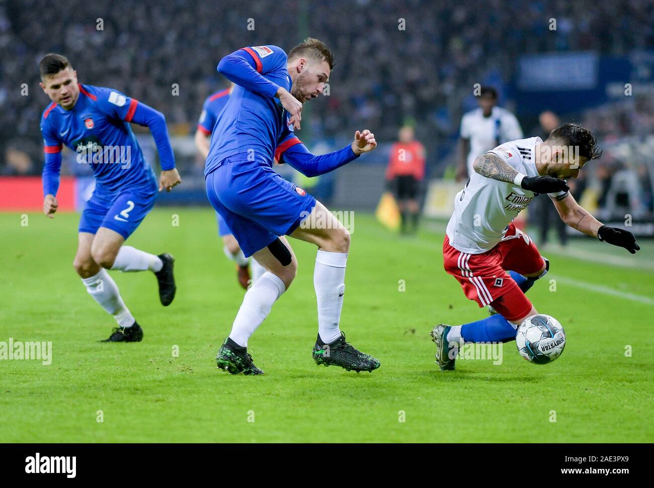 Hamburg, Germany. 06th Dec, 2019. Soccer: 2nd Bundesliga, Hamburger SV - 1st FC Heidenheim, 16th matchday. Heidenheim's Marnon Busch (l-r), Heidenheim's Patrick Mainka and Hamburg's Tim Leibold fight for the ball. Credit: Axel Heimken/dpa - IMPORTANT NOTE: In accordance with the requirements of the DFL Deutsche Fußball Liga or the DFB Deutscher Fußball-Bund, it is prohibited to use or have used photographs taken in the stadium and/or the match in the form of sequence images and/or video-like photo sequences./dpa/Alamy Live News Stock Photo