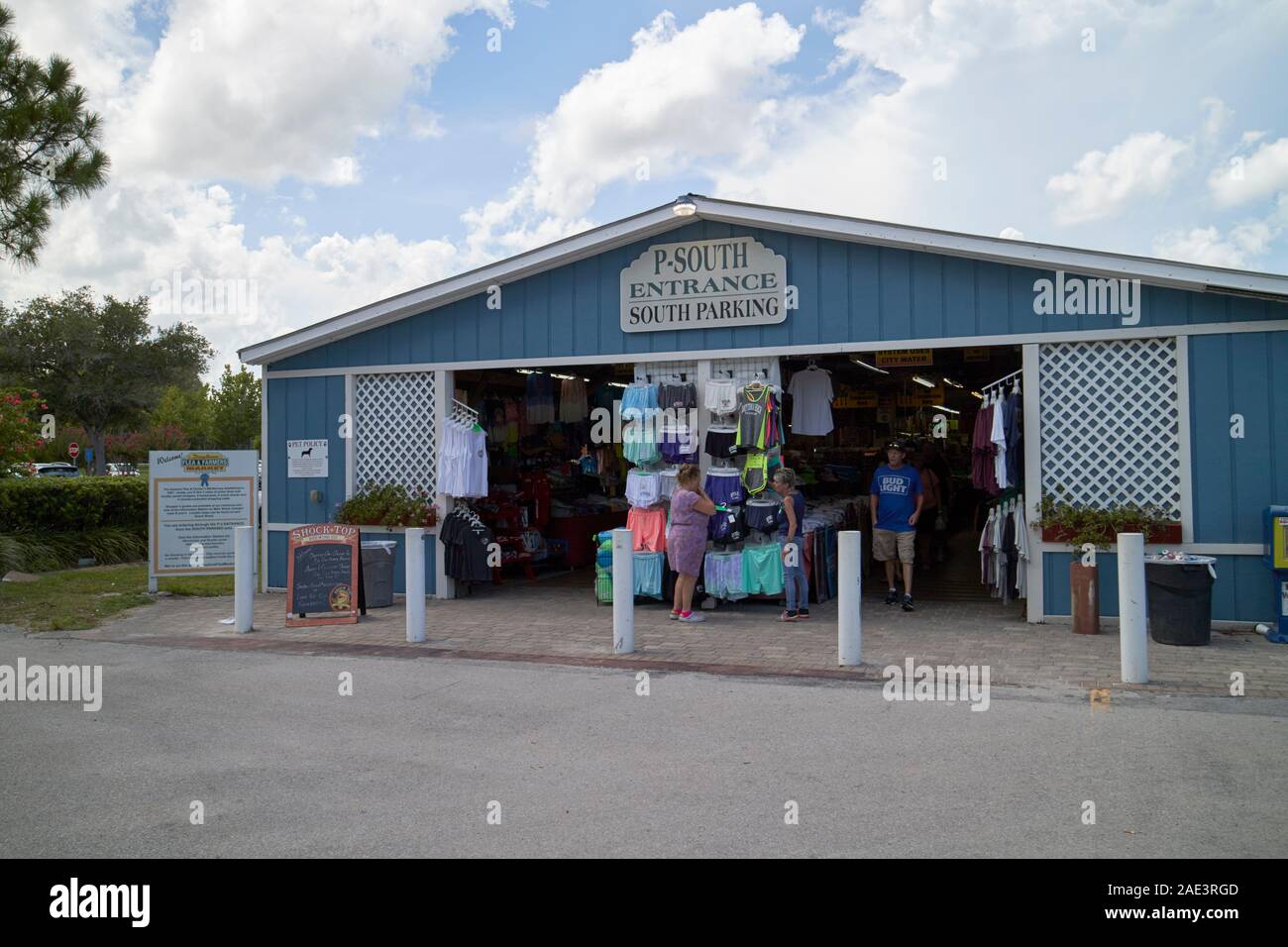 daytona flea and farmers market south entrance florida usa Stock Photo Alamy