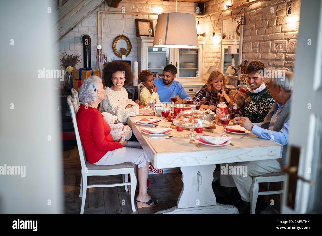 Friendly family gathered table hi-res stock photography and images - Alamy