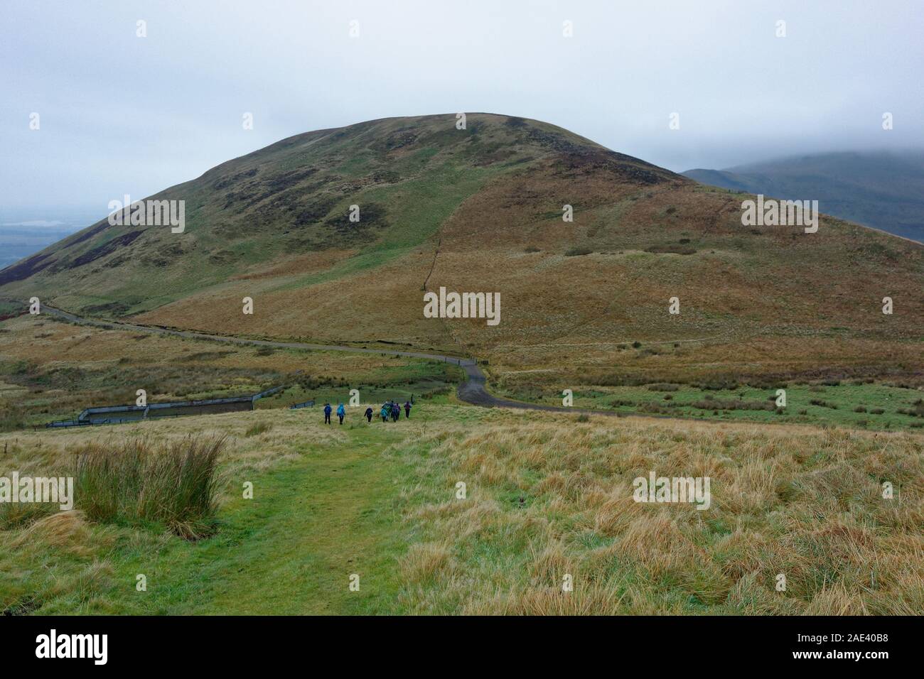 Hillwalkers descend the path to Ben Cleuch, Alva, Stirlingshire, Scotland Stock Photo