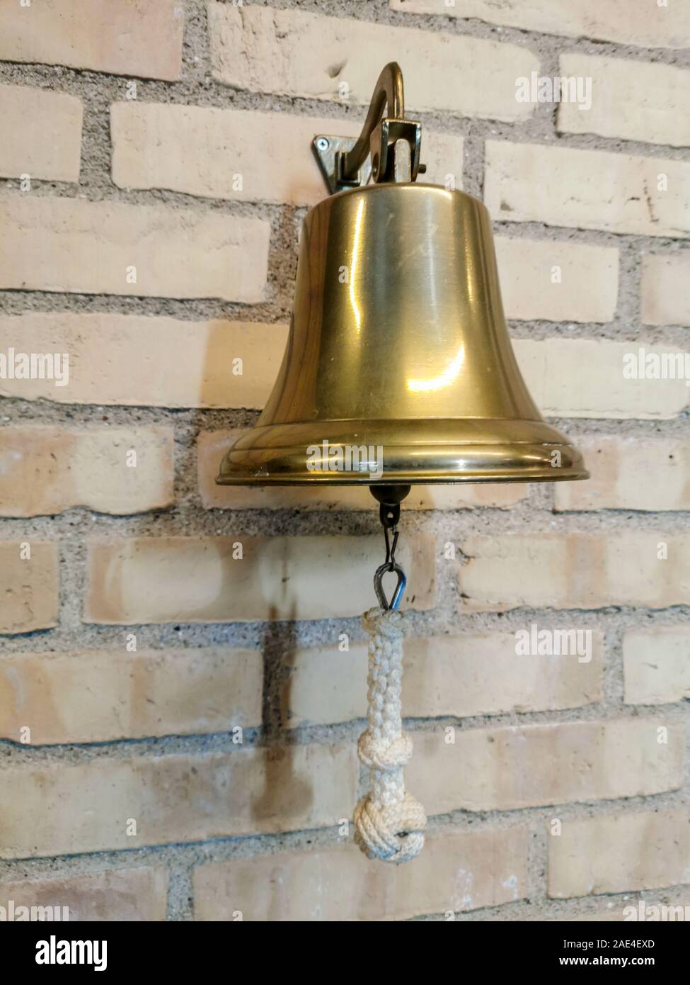 Wall Mounted Boat Launch Bell with Rope 7 x 7 CM 