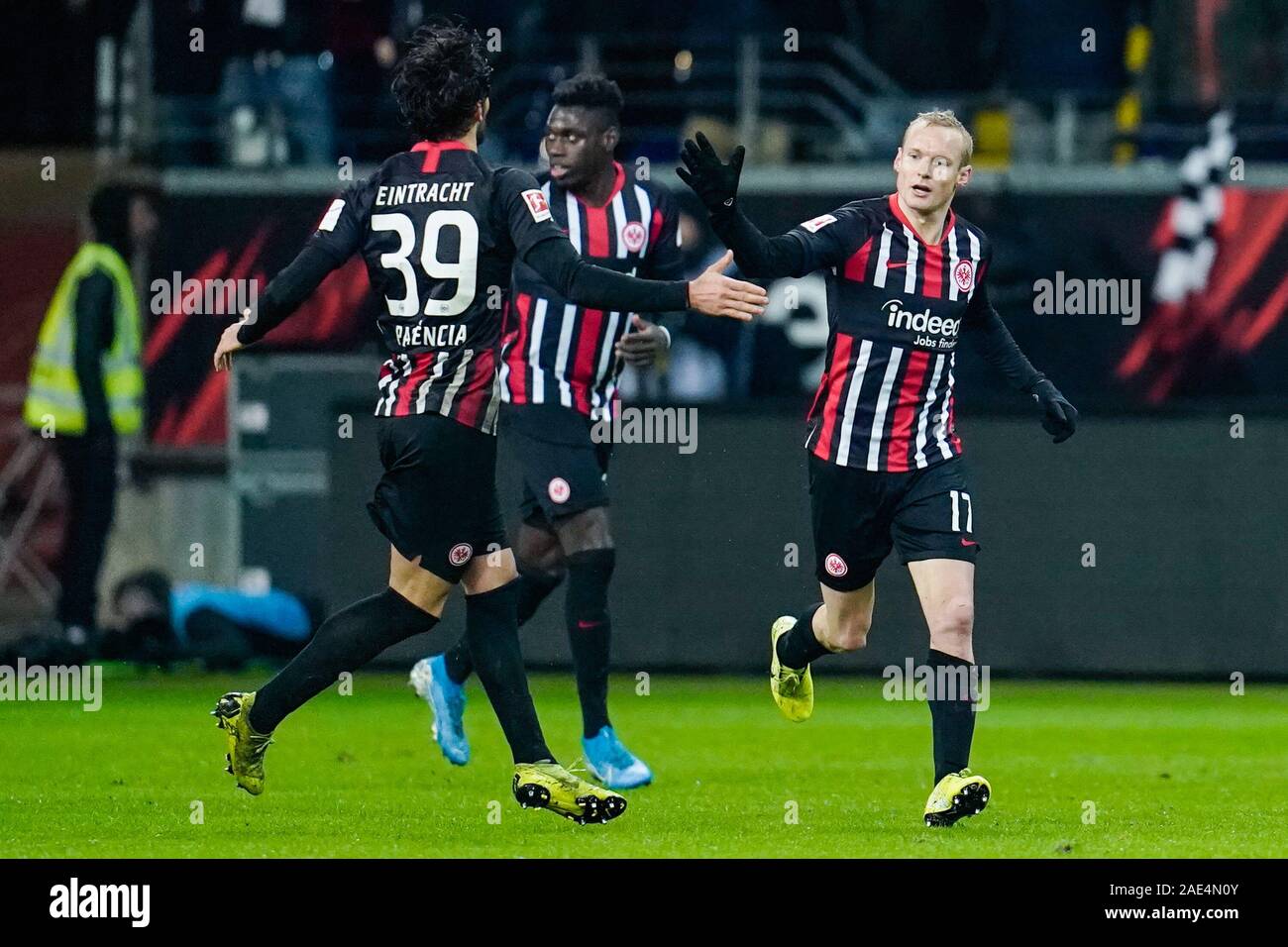 Robert LEWANDOWSKI (FC Bayern Munich) heads the ball the goal to 2-0,  action, header goal versus Stefan ILSANKER (Eintracht Frankfurt). FC Bayern  Munich - Eintracht Frankfurt 5-0 Soccer Bundesliga 5. matchday, ALLIANZAREN