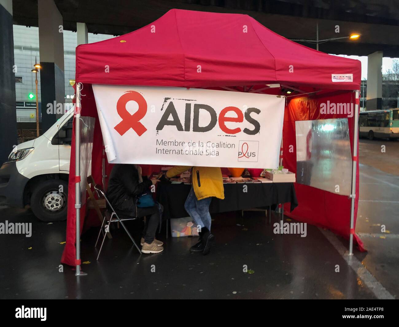 Ngo tent hi-res stock photography and images - Alamy