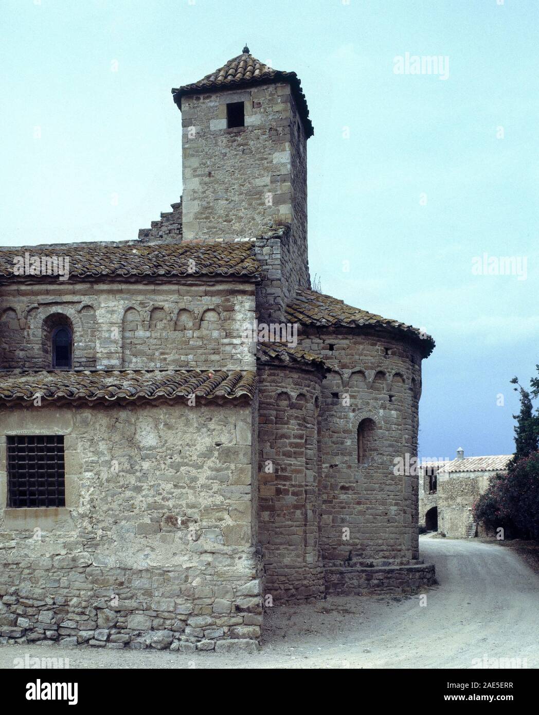 IGLESIA DE SAN PEDRO - SIGLO XI - ROMANICO CATALAN. Location: ST. PETER'S  CHURCH. Ullastret. GERONA. SPAIN Stock Photo - Alamy