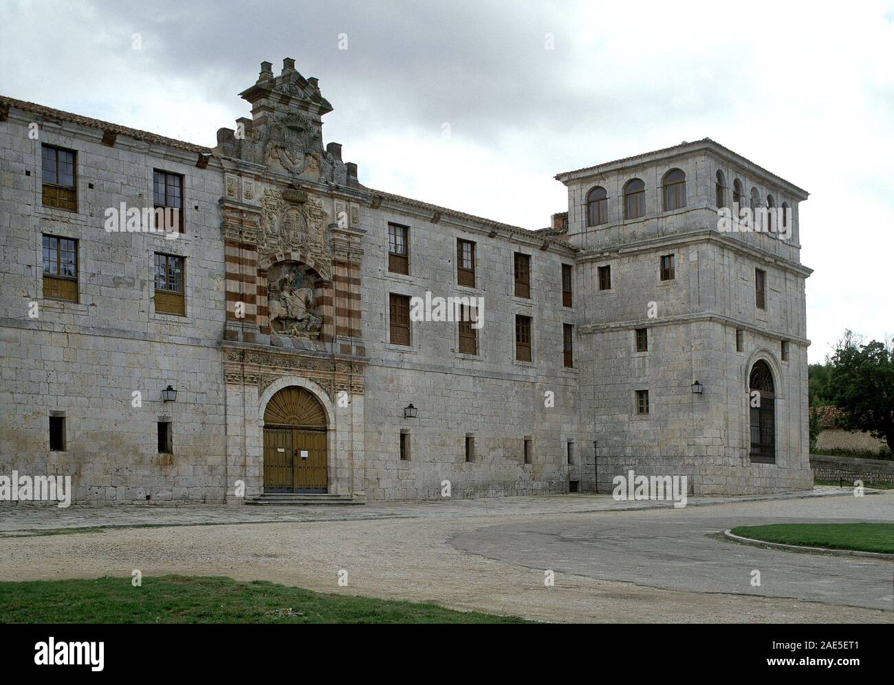 Monasterio san pedro de cardena hires stock photography and images Alamy