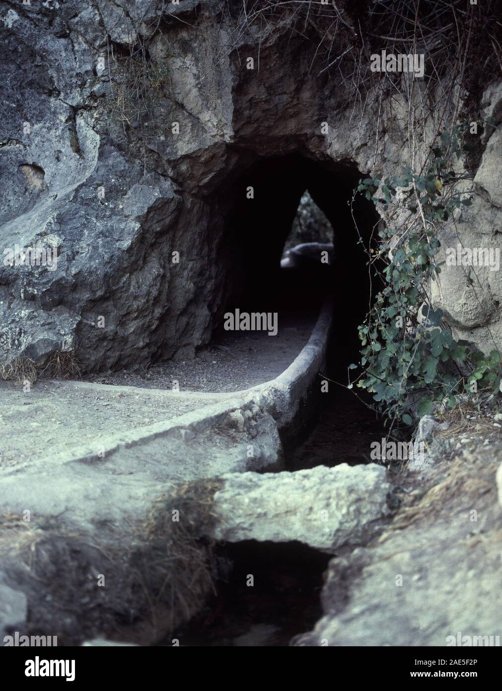 CANALES EN LA CUEVA. Location: CUEVA DEL AGUA. Tiscar. JAEN. SPAIN Stock  Photo - Alamy