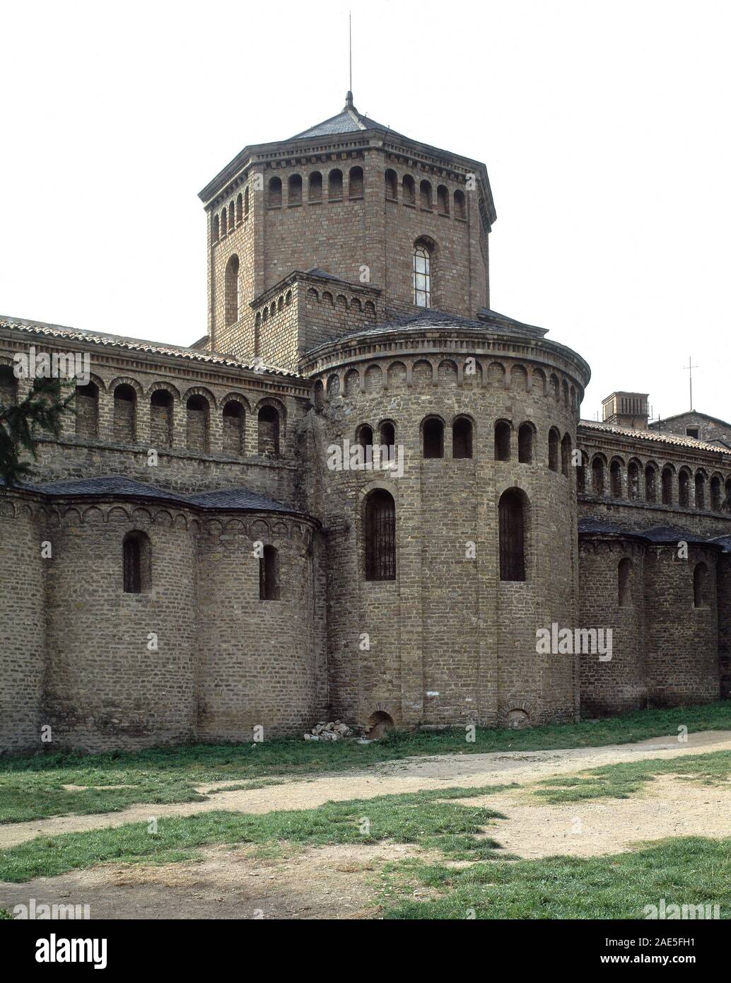ABSIDES Y CIMBORRIO DE LA IGLESIA DEL MONASTERIO DE SANTA MARIA DE ...