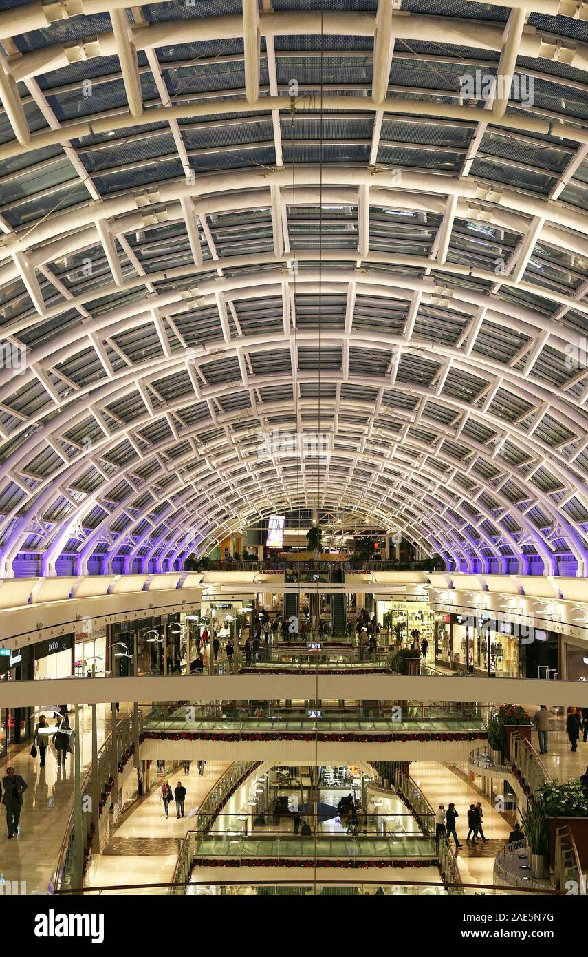 Istanbul Modern Shopping Centre High Resolution Stock Photography And Images Alamy