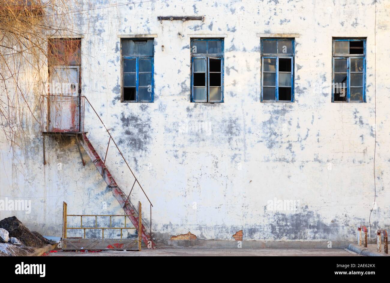 abandoned old building facade with broken window Stock Photo - Alamy
