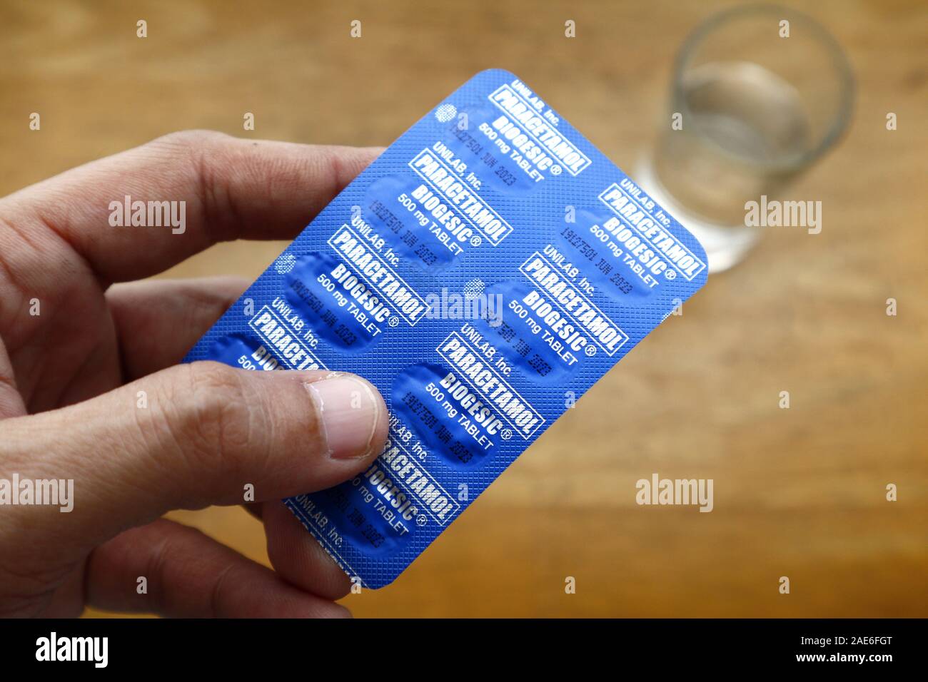 paracetamol-blister-pack-high-resolution-stock-photography-and-images