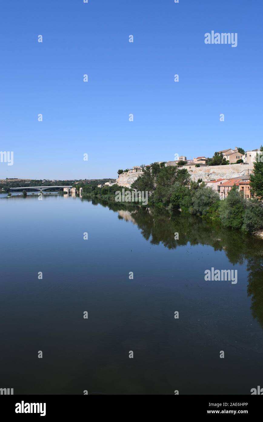 The spanish city of Zamora borders one of the great rivers of Spain, the Douro. Stock Photo