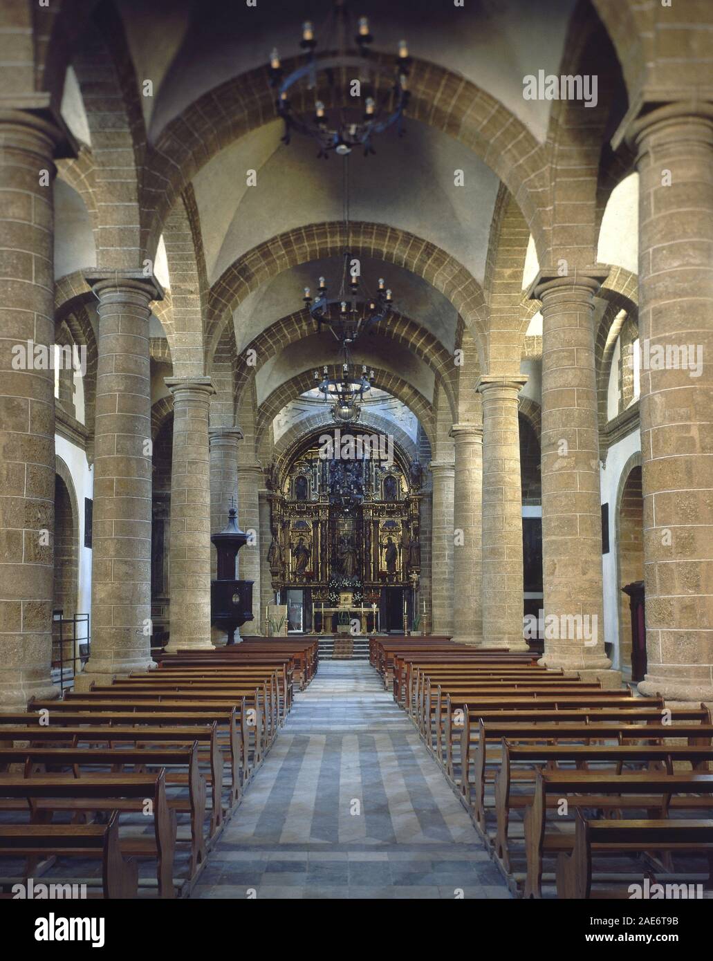 INTERIOR DE LA IGLESIA DE SANTA CRUZ TAMBIEN LLAMADA CATEDRAL VIEJA DE CADIZ. Author: ROJAS CRISTOBAL. Location: IGLESIA DE SANTA CRUZ. Cadiz. SPAIN. Stock Photo