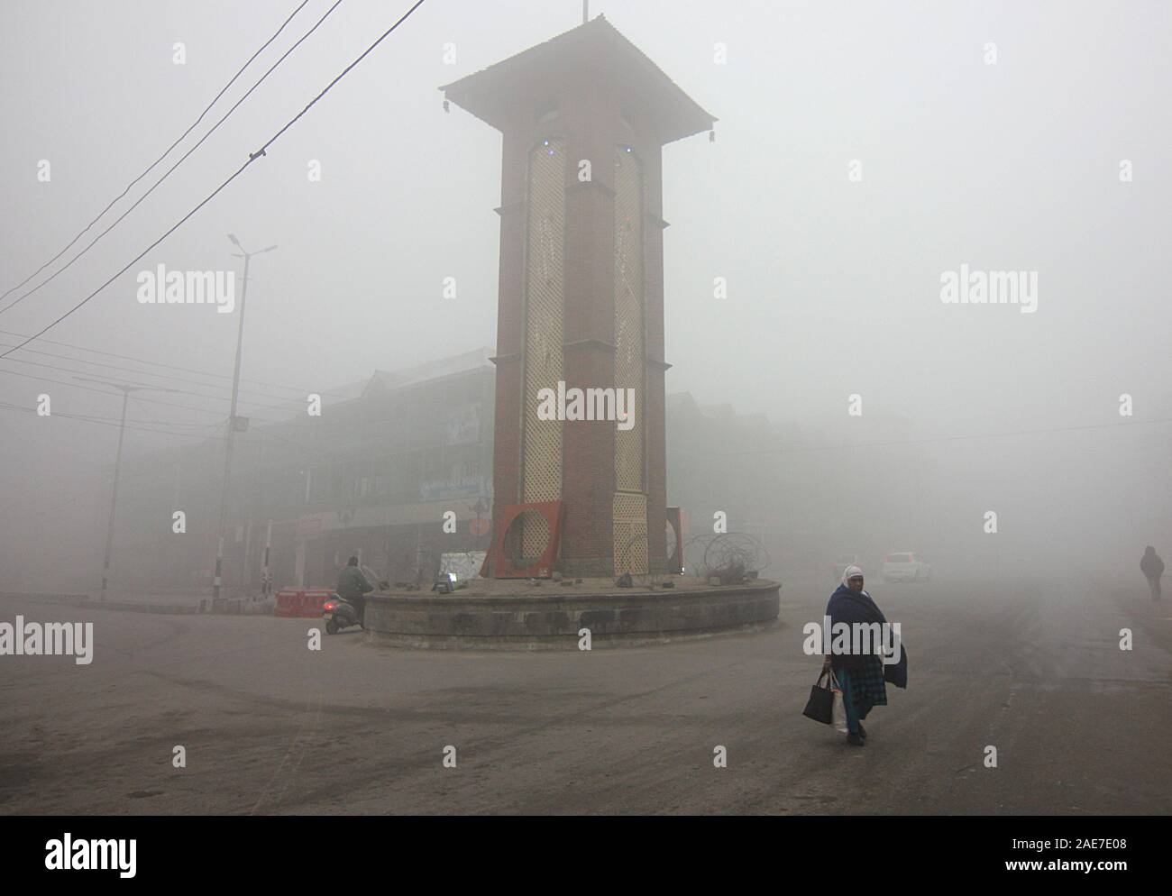 Srinagar, Jammu and Kashmir, India. 7th Dec, 2019. A woman walks as dense fog engulfs the area in Srinagar, Kashmir on December 07, 2019.The air and road traffic was disrupted as most of the early flights were delayed at the main airport in the region.The weatherman has predicted widespread spell of snow and rain in the plains of Jammu and Kashmir. The night temperature plummeted in most of the places in Jammu and Kashmir and Ladakh with Srinagar recording the coldest night of the season at minus 3.0 degrees Celcius, the officials said. Credit: Faisal Khan/ZUMA Wire/Alamy Live News Stock Photo