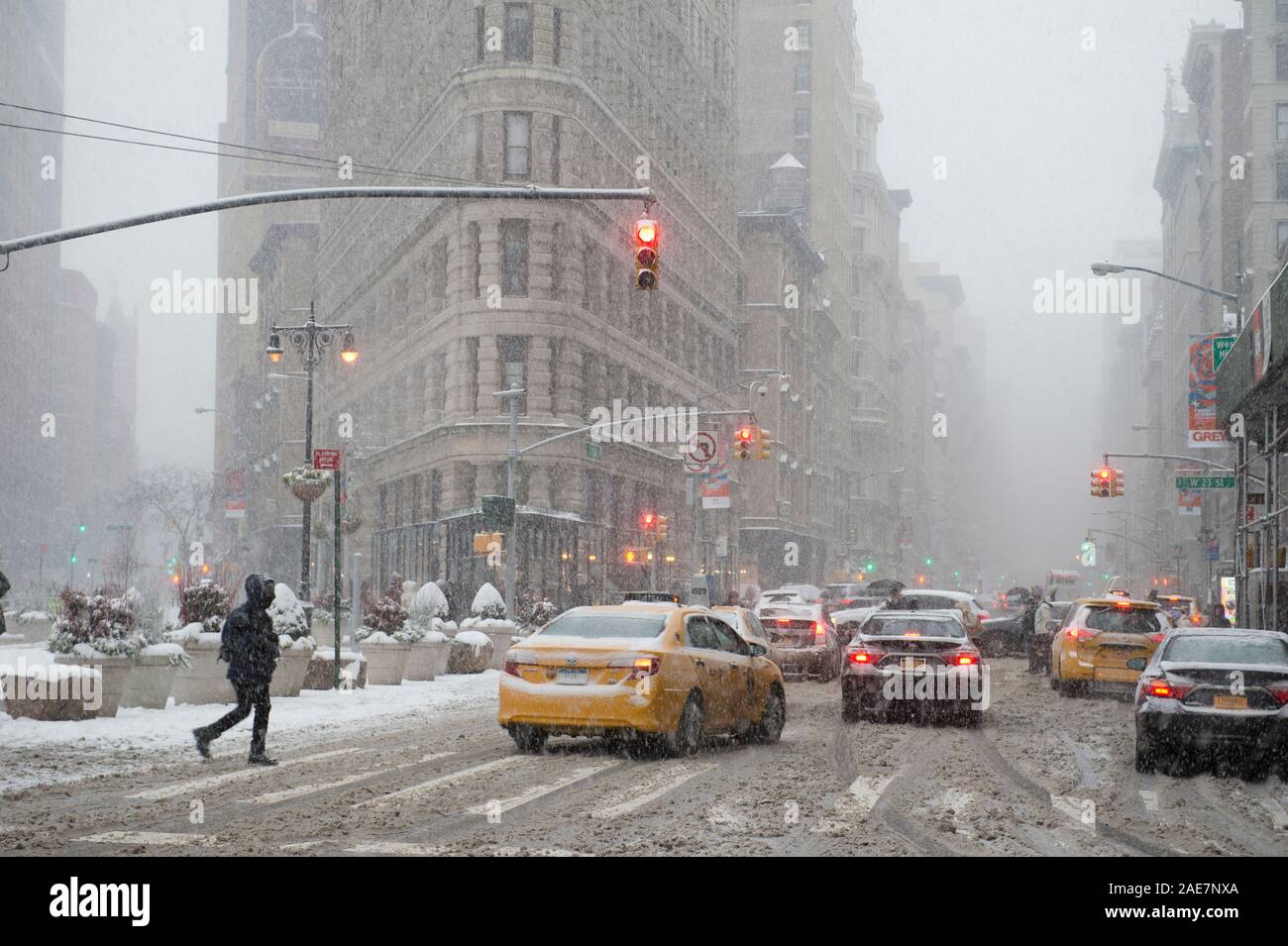 NEW YORK CITY - JANUARY 7, 2017: A winter snowstorm brings pedestrians and traffic to a slow crawl at the Flatiron Building on Fifth Avenue in Midtown Stock Photo