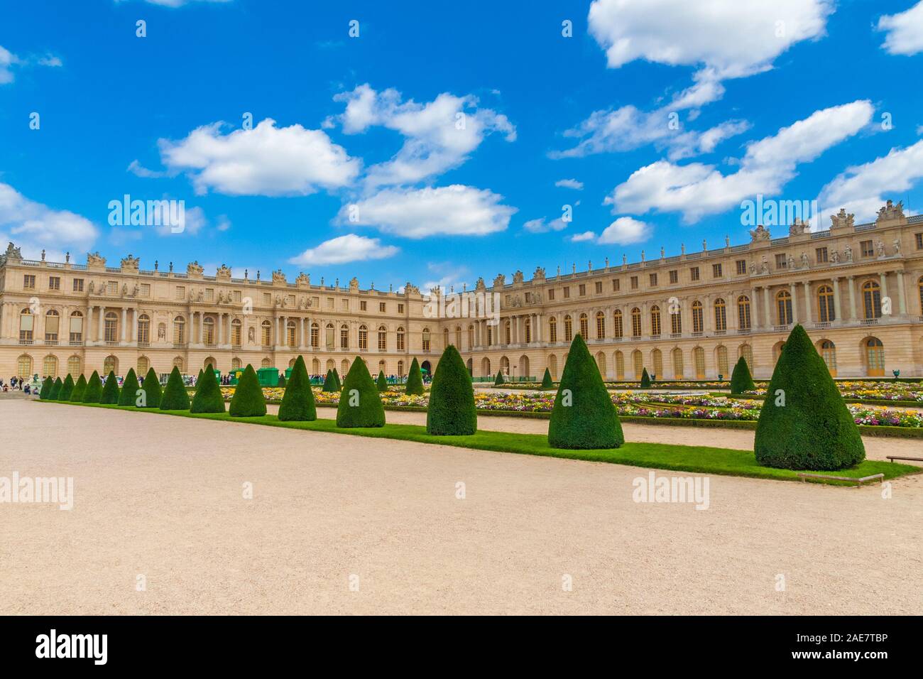 Gorgeous view of the classic French formal garden with its gravel path,  manicured lawn, flowers and cone shaped trees on the South Parterre and the  Stock Photo - Alamy, image size:1300x956