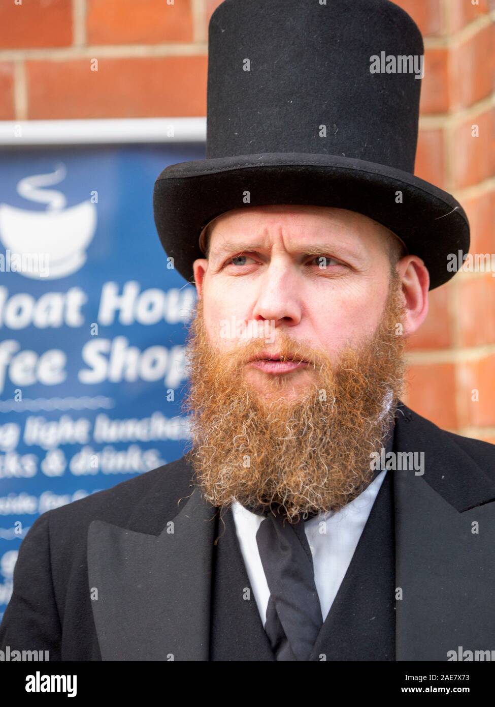 Victorian man top hat hi-res stock photography and images - Alamy