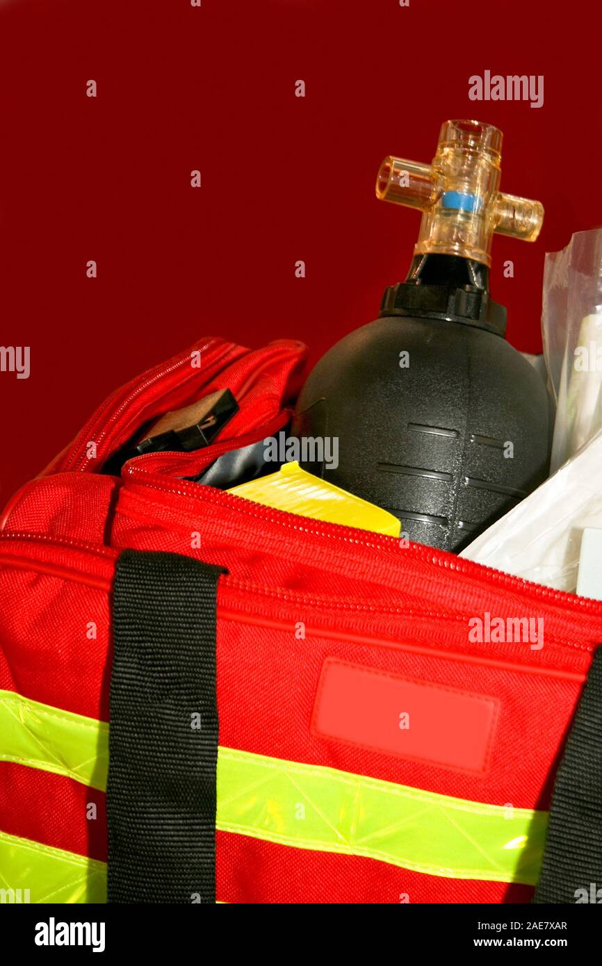Bag valve device paramedic hires stock photography and images Alamy