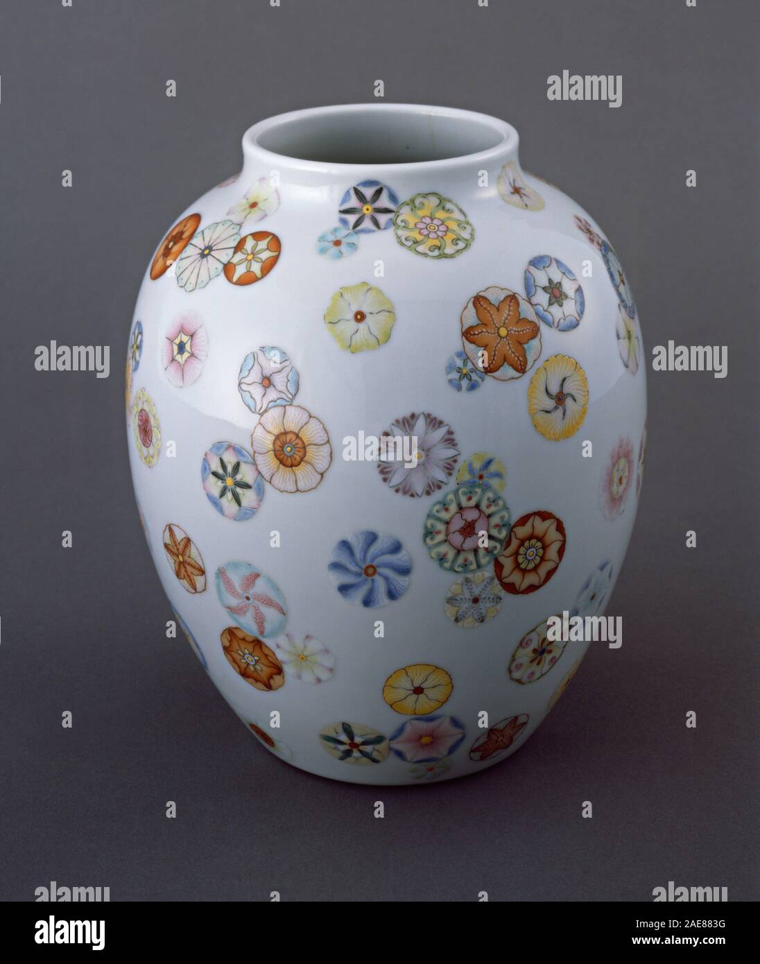 Chinese Qing Dynasty, Vase, , Qianlong period, 1736/1795, porcelain