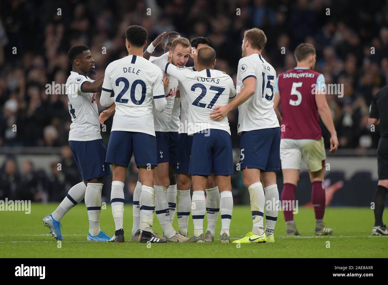 London, UK. 7th December 2019. GOAL Harry Kane of Tottenham Hotspur scores the fort goal during the Tottenham Hotspur vs Burnley Premier League Football match at the Tottenham Hotspur Stadium on 7th December 2019-EDITORIAL USE ONLY No use with unauthorised audio, video, data, fixture lists (outside the EU), club/league logos or 'live' services. Online in-match use limited to 45 images (+15 in extra time). No use to emulate moving images. No use in betting, games or single club/league/player publications/services- Credit: Martin Dalton/Alamy Live News Stock Photo