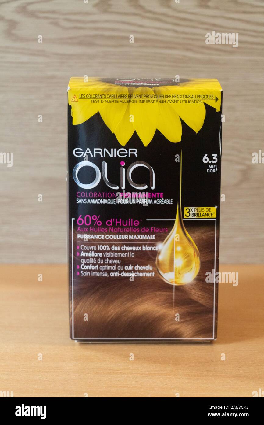 Primelin – France, November 27, 2019 : Box of french Olia hair dye from  Garnier brand Stock Photo - Alamy