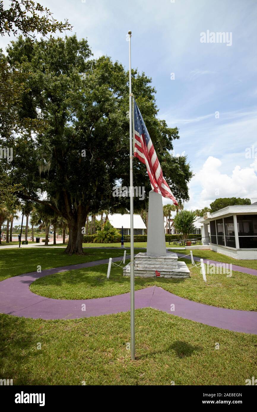 american flag flying at halfstaff kissimmee memorial park outside
