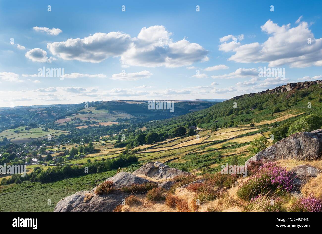 Curbar Edge and Froggatt Edge in the Derbyshire Peak district, UK. Summer moorland with heather Stock Photo