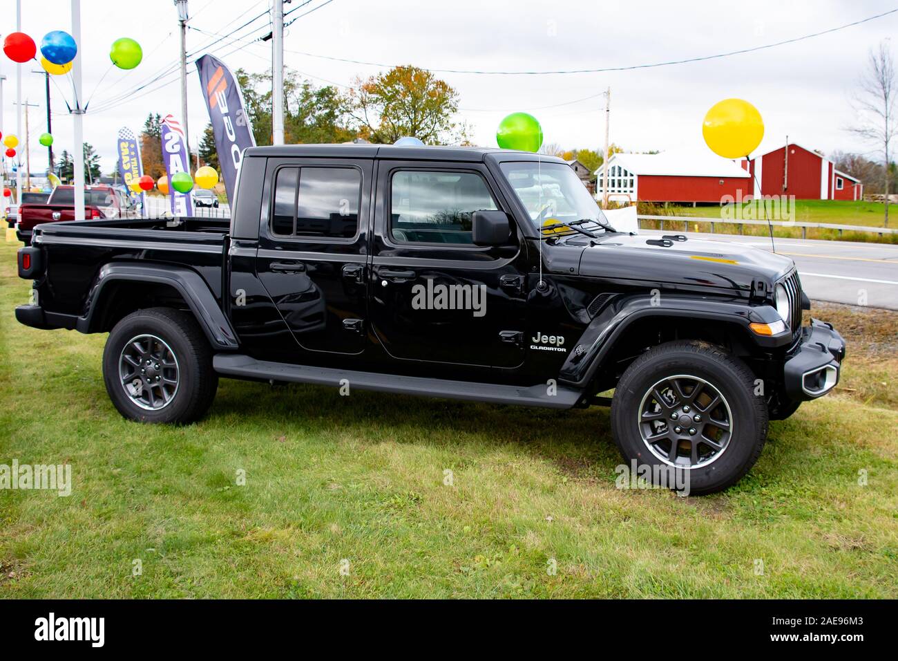 Black jeep gladiator hires stock photography and images Alamy