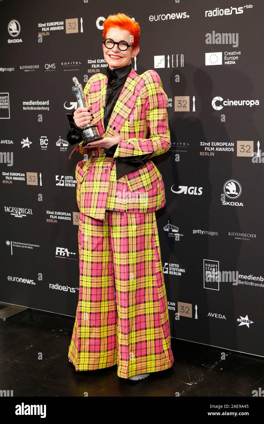 Berlin Germany December 7th 19 32nd European Film Awards Ceremony At Haus Der Berliner Festspiele In Berlin Germany Pictured Costumes Designer Sandy Powell With Award In Category European Costume Design 19 For