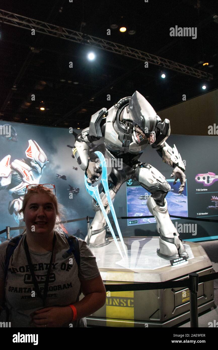 Halo master chief game hi res stock photography and images Alamy