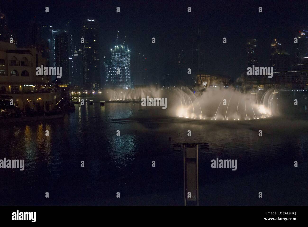 DUBAI, UAE - DECEMBER 25 2017: Dubai dancing fountain at night Stock ...