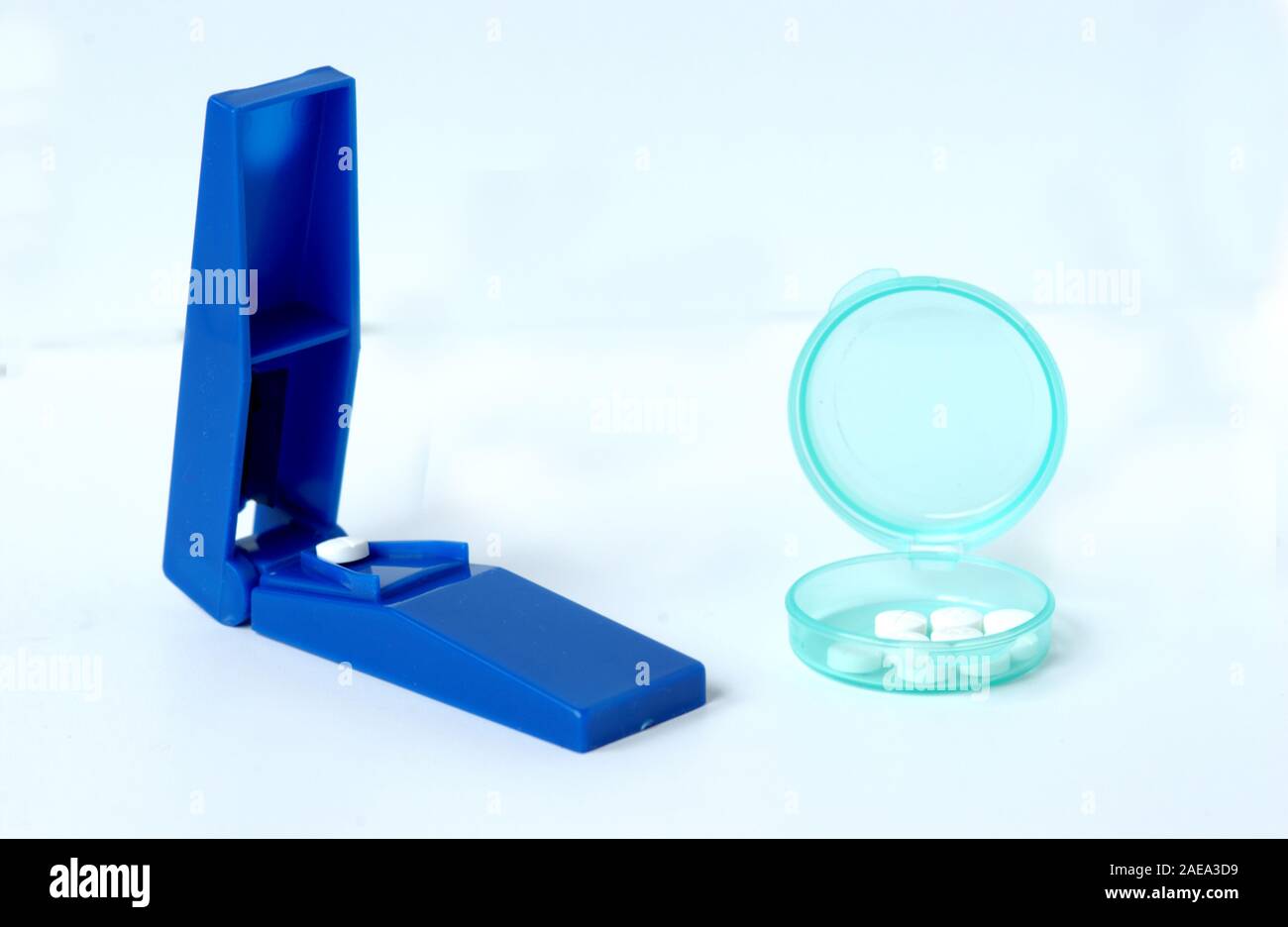 Pill cut in half hires stock photography and images Alamy