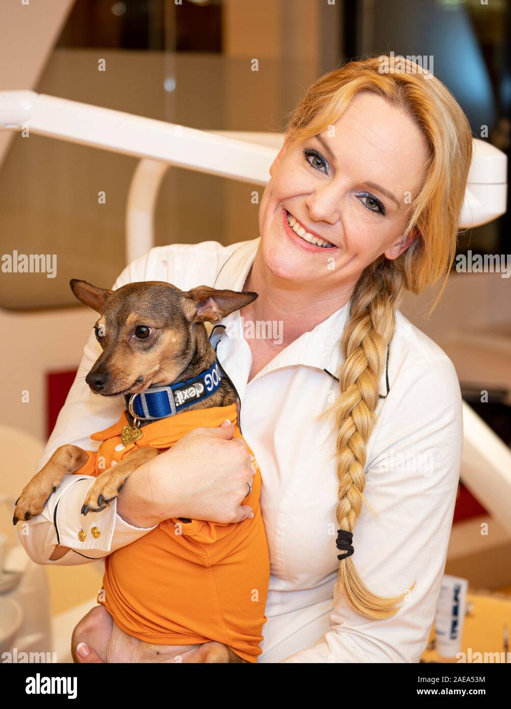 Berlin, Germany. 04th Dec, 2019. Birte Habedank, children's and youth dentist, stands with Peppi, therapy dog, in a treatment room of a dental practice in Berlin-Charlottenburg. (to 'Animal Assistance - Therapy Dog at the Dentist') Credit: Fabian Sommer/dpa/Alamy Live News Stock Photo