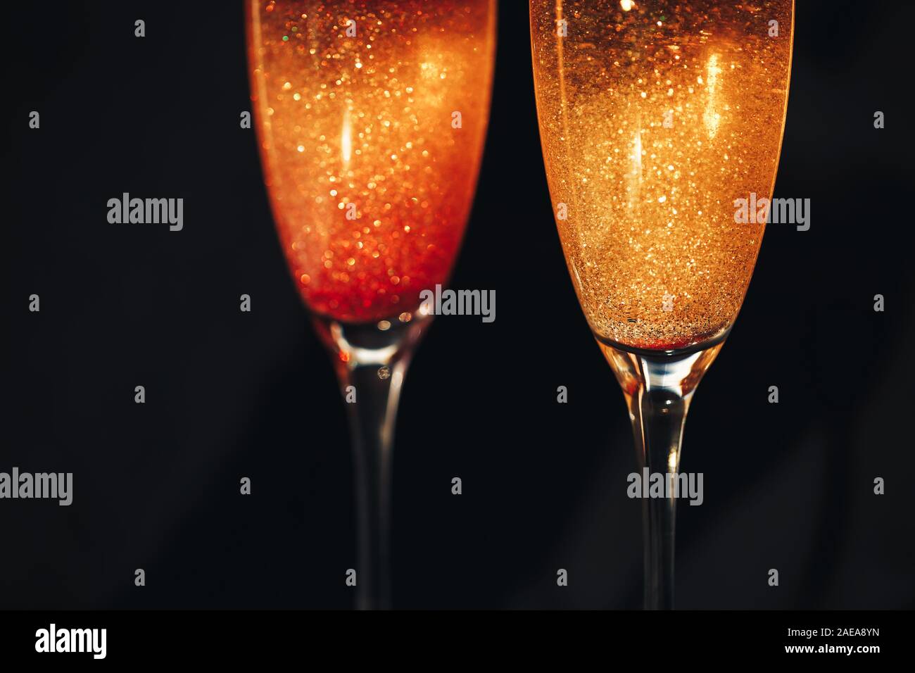 Two champagne glasses splash with drops hi-res stock photography and ...