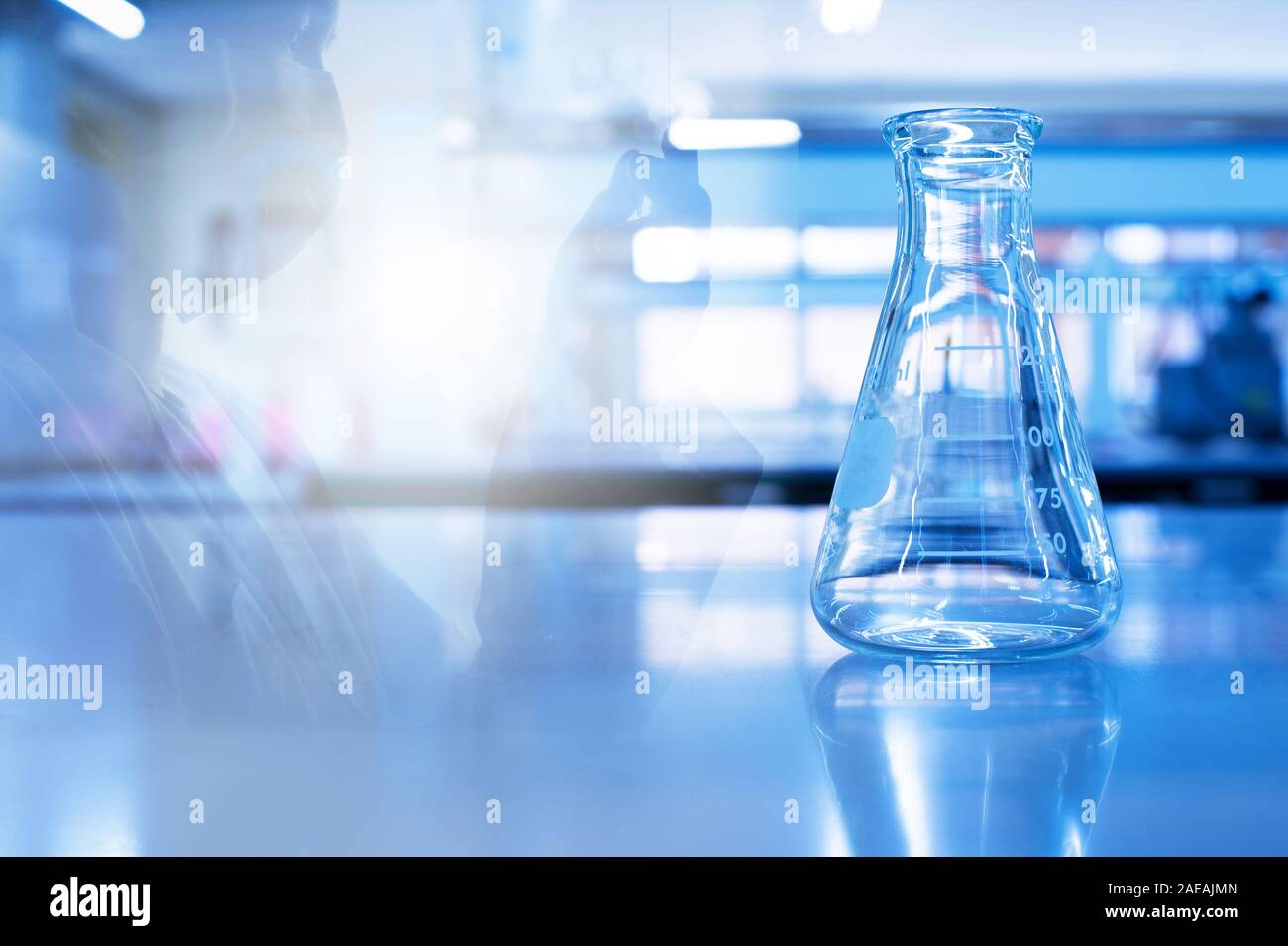 Laboratory glass flask hires stock photography and images Alamy