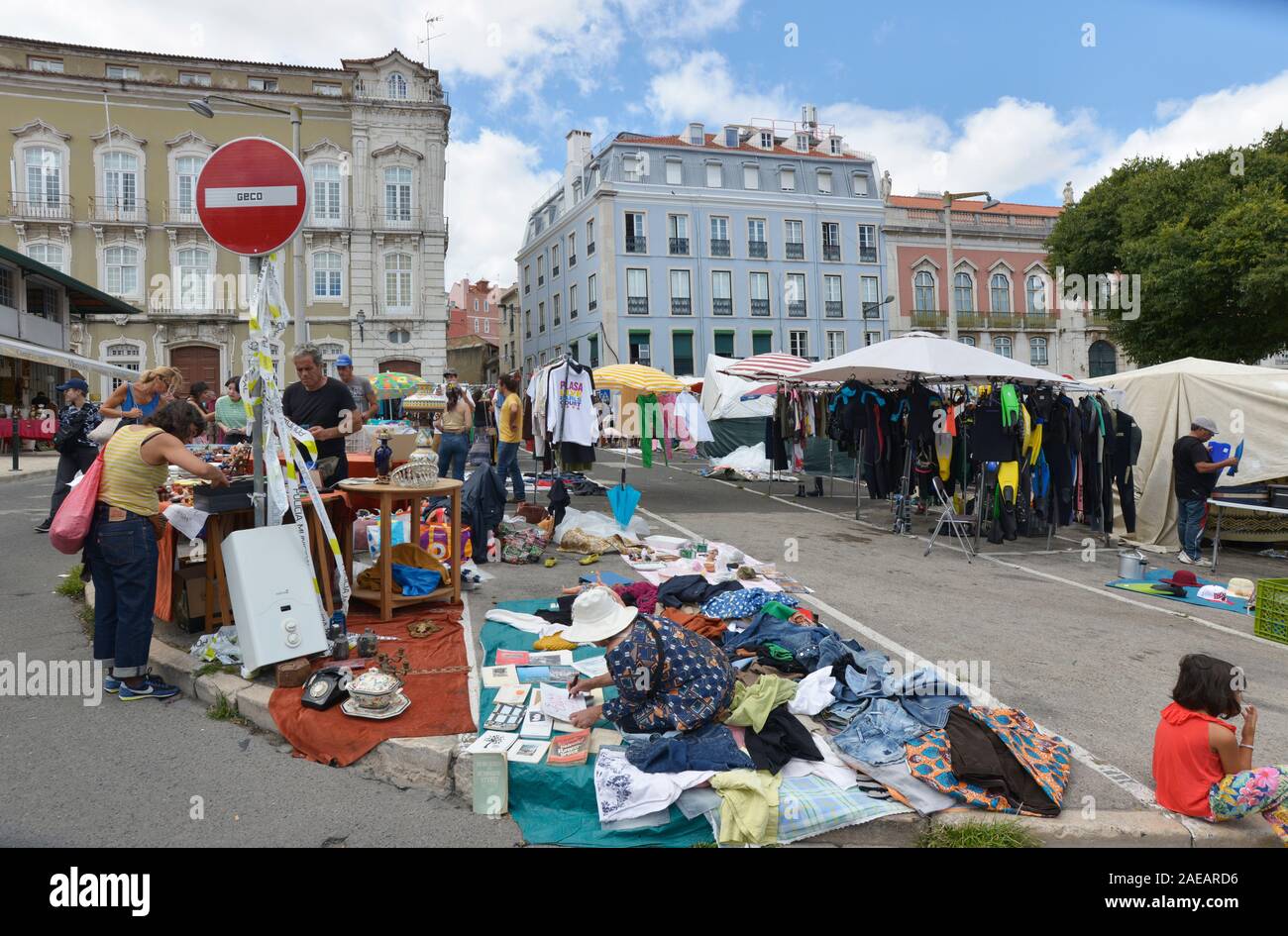 Feira da ladra market hi-res stock photography and images - Page 3 - Alamy