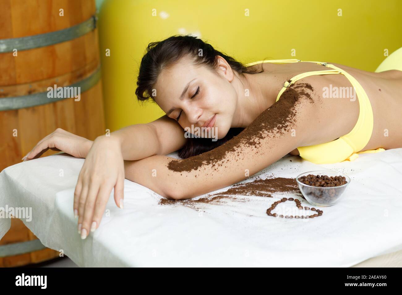 Back woman scrub massage woman hi-res stock photography and images - Alamy
