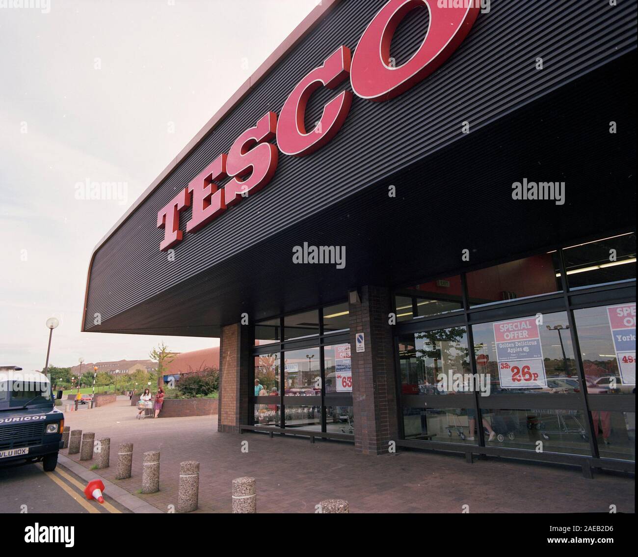 Exterior of a Tesco Supermarket, Nottingham, in 1986. East Midlands, UK